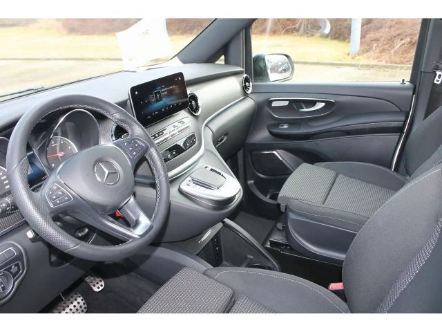 Mercedes-Benz V 220