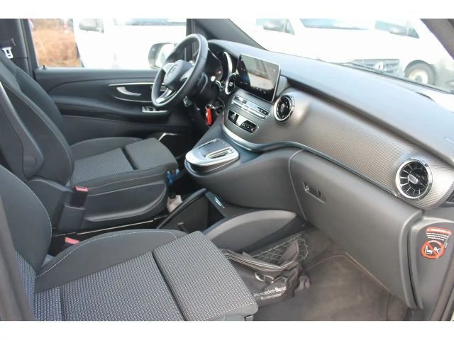 Mercedes-Benz V 220