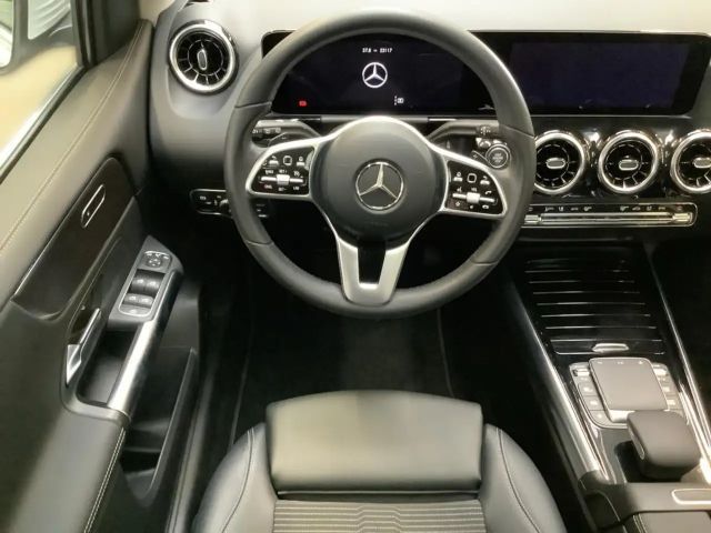 Mercedes-Benz B 220