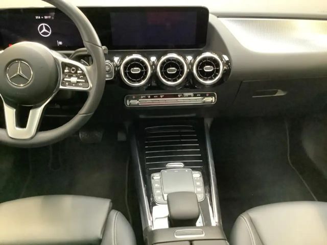 Mercedes-Benz B 220