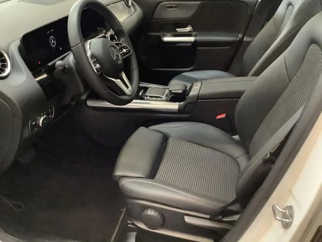 Mercedes-Benz B 220