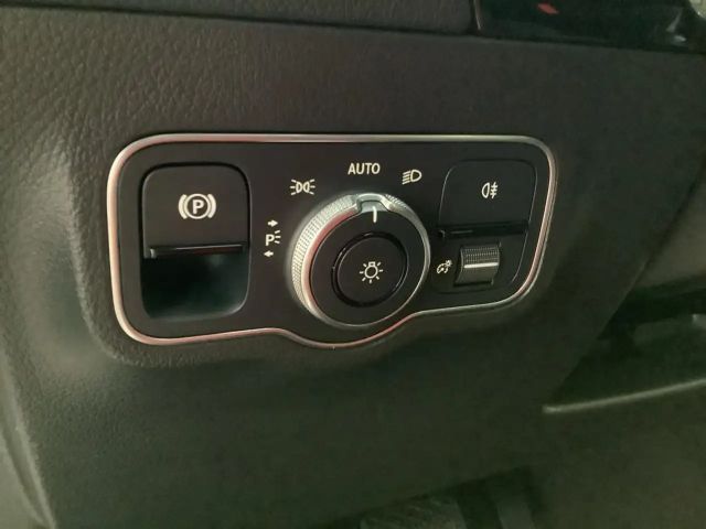 Mercedes-Benz B 220