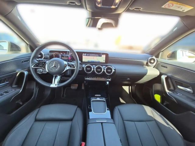 Mercedes-Benz A 220