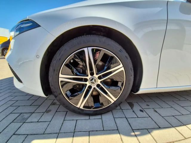 Mercedes-Benz A 220