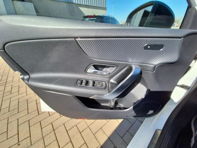 Mercedes-Benz A 220