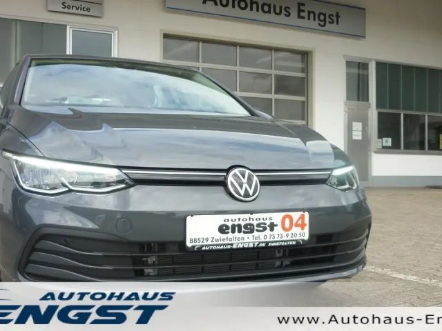 Volkswagen Golf VIII Life | LED | NAVI | Verkehrszeichenerkennung 2020 Benzine