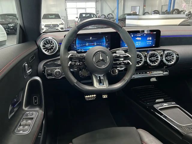 Mercedes-Benz CLA 45 AMG