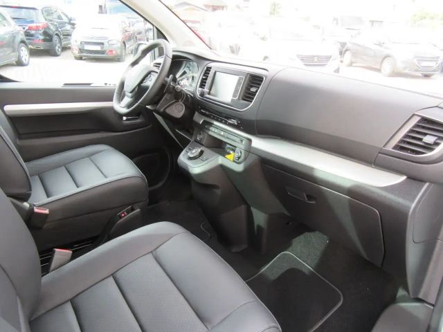 Peugeot Traveller