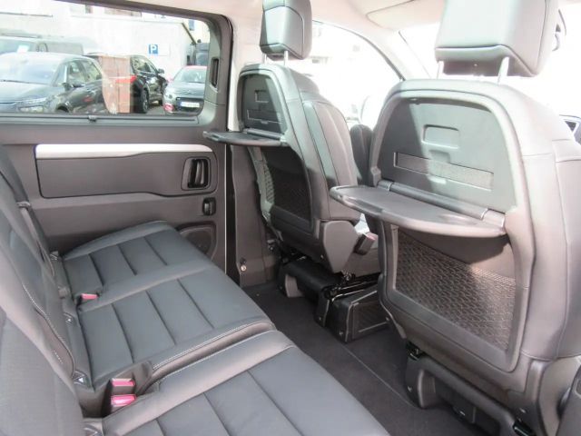 Peugeot Traveller