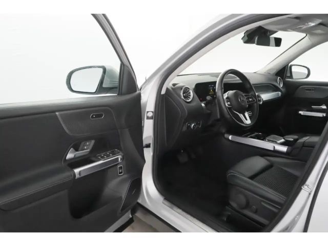 Mercedes-Benz GLB 220