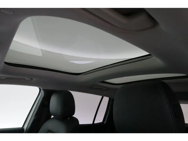 Mercedes-Benz GLB 220