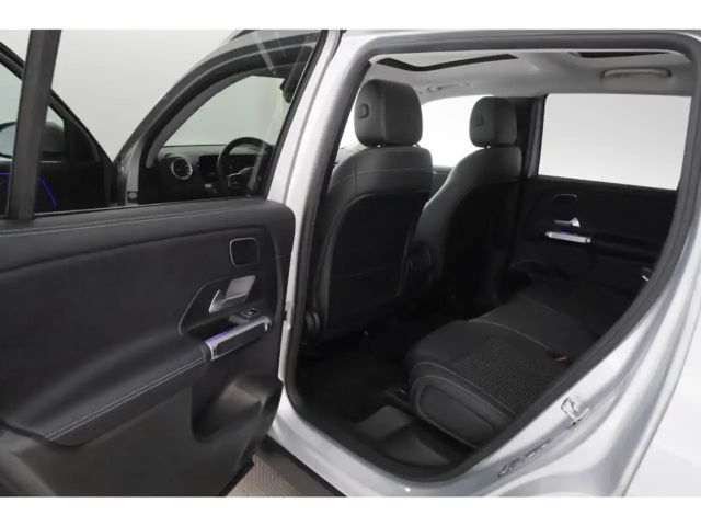 Mercedes-Benz GLB 220