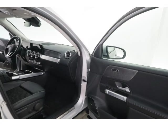 Mercedes-Benz GLB 220