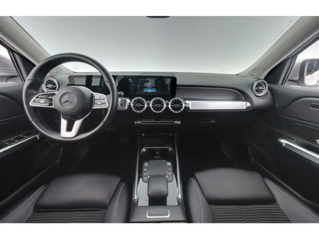 Mercedes-Benz GLB 220