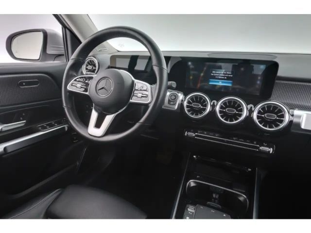 Mercedes-Benz GLB 220