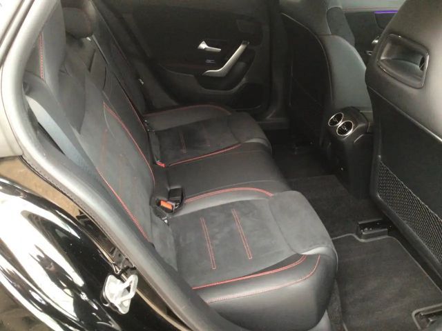 Mercedes-Benz CLA 220