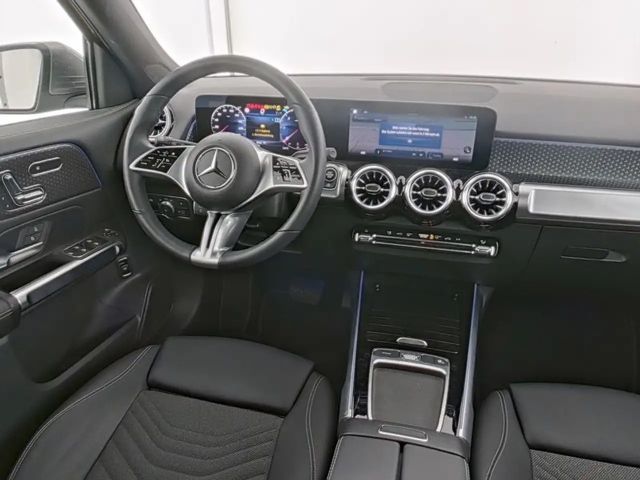 Mercedes-Benz GLB 220