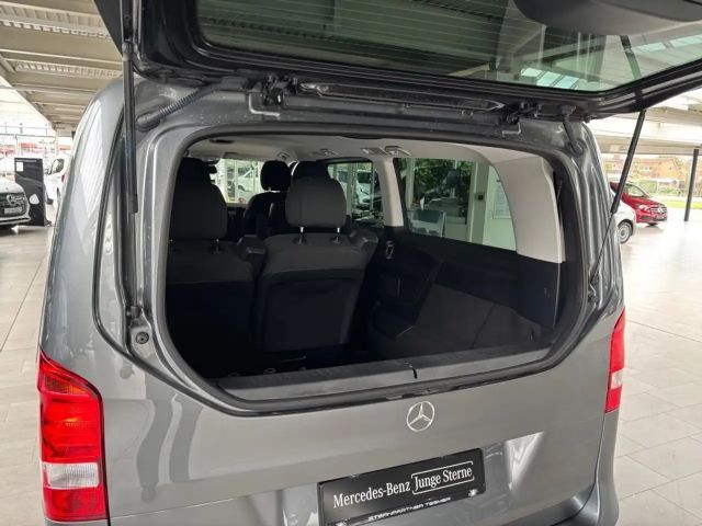 Mercedes-Benz V 220
