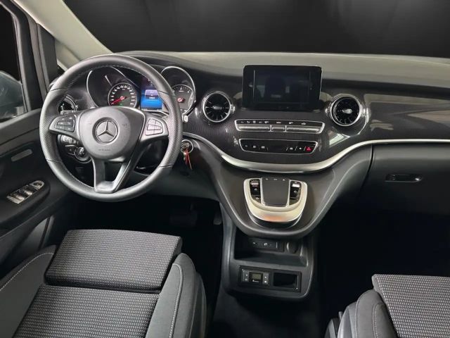 Mercedes-Benz V 220