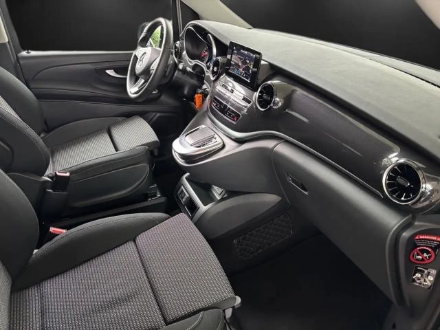 Mercedes-Benz V 220