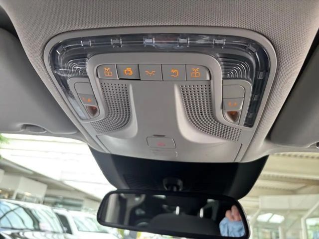 Mercedes-Benz V 220