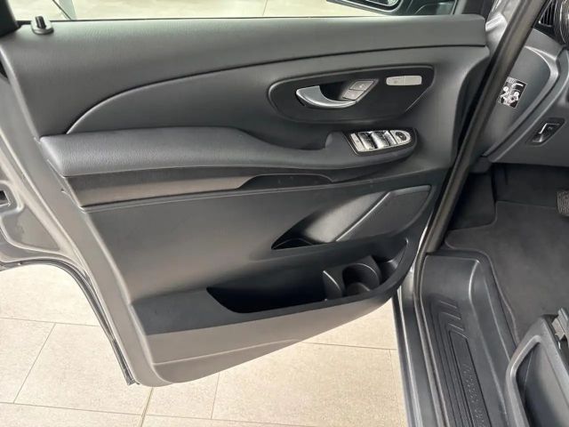 Mercedes-Benz V 220