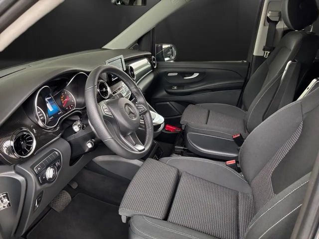 Mercedes-Benz V 220
