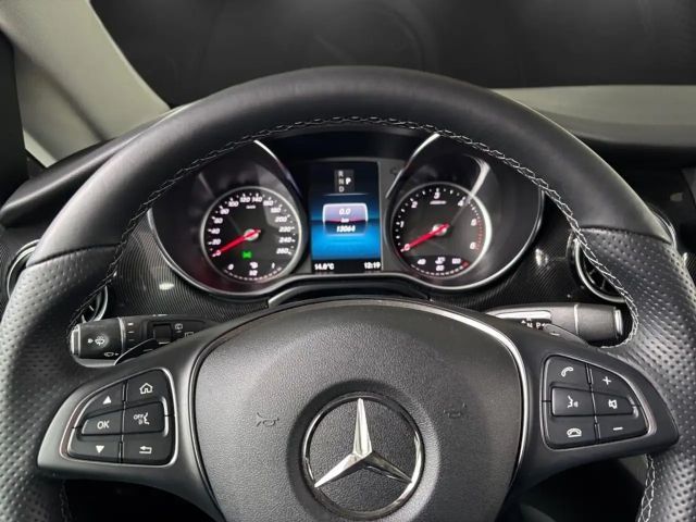 Mercedes-Benz V 220