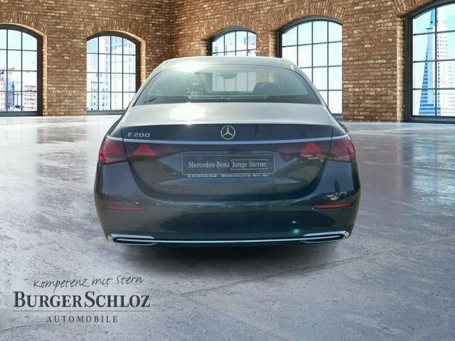 Mercedes-Benz E 200