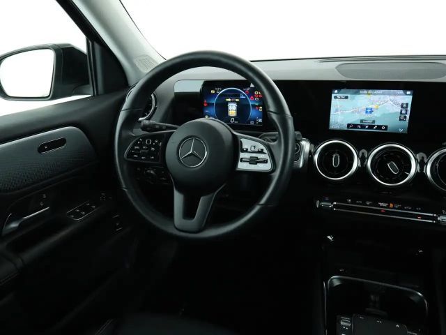 Mercedes-Benz GLB 220