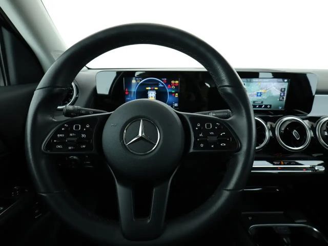 Mercedes-Benz GLB 220