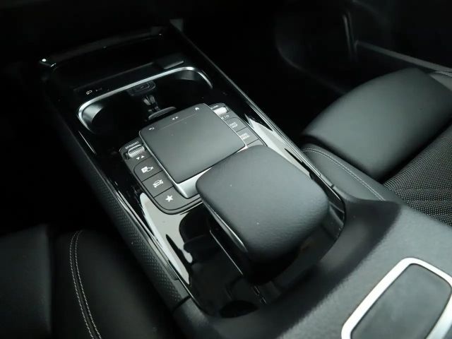Mercedes-Benz GLB 220
