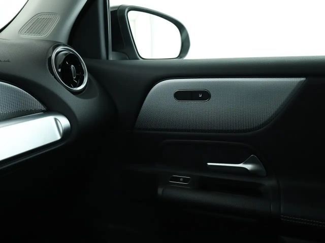 Mercedes-Benz GLB 220