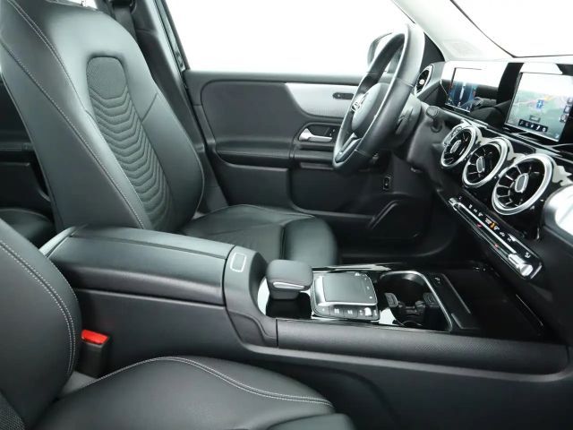 Mercedes-Benz GLB 220