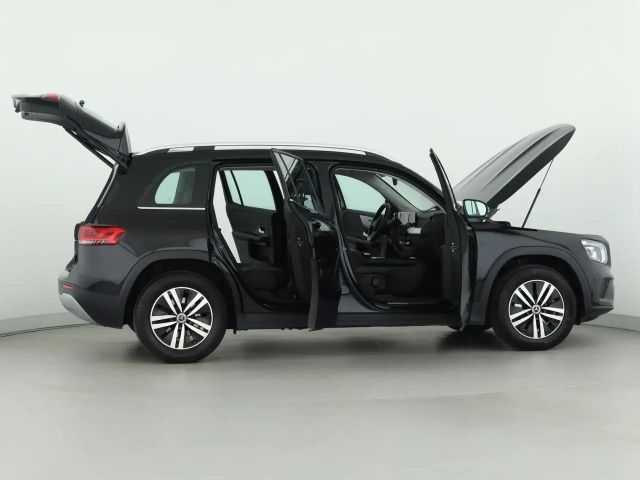 Mercedes-Benz GLB 220
