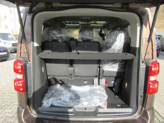 Peugeot Traveller