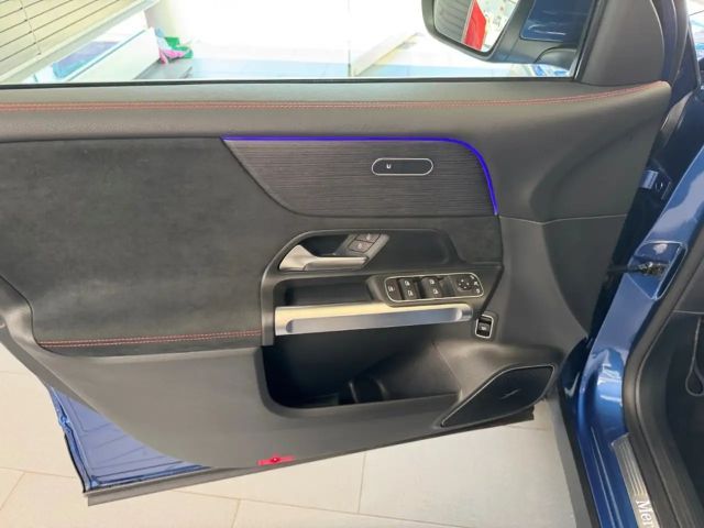 Mercedes-Benz GLB 220
