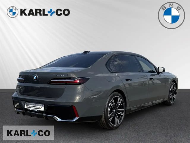 BMW 740