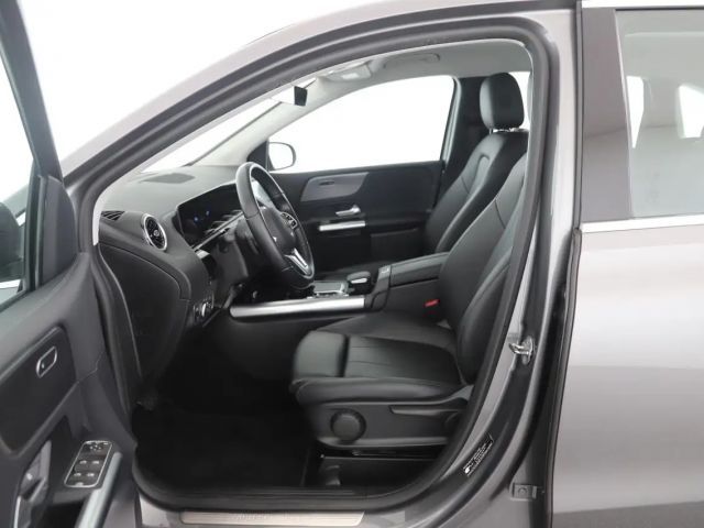 Mercedes-Benz B 220
