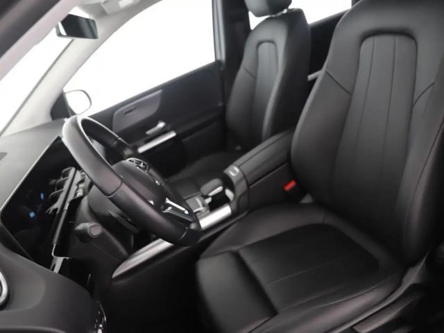Mercedes-Benz B 220