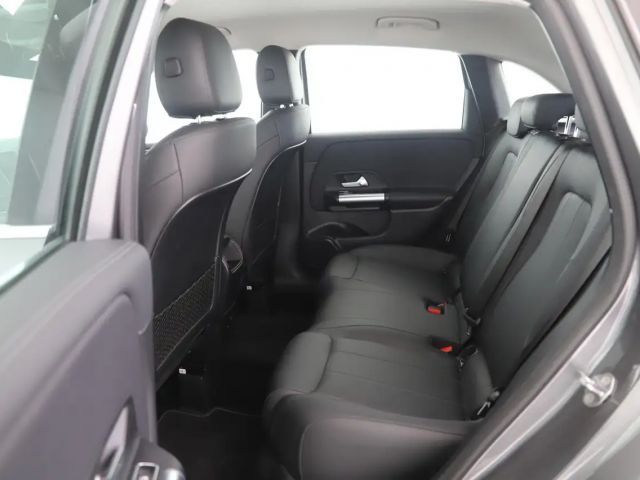 Mercedes-Benz B 220