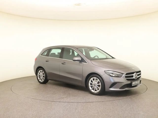 Mercedes-Benz B 220