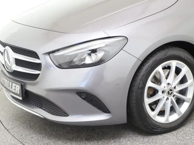 Mercedes-Benz B 220