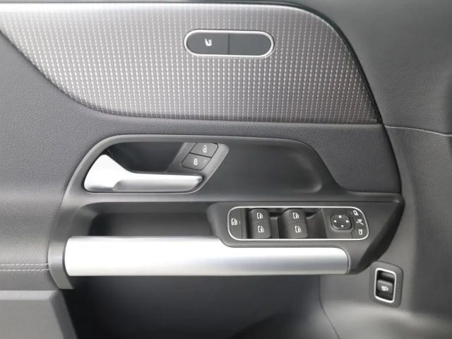 Mercedes-Benz B 220