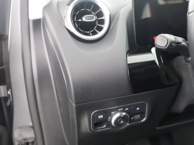 Mercedes-Benz B 220