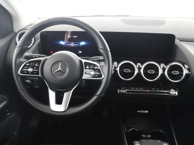 Mercedes-Benz B 220
