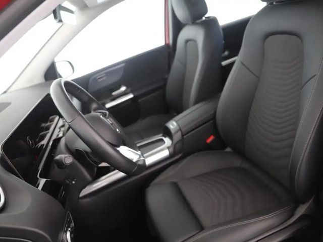 Mercedes-Benz B 220