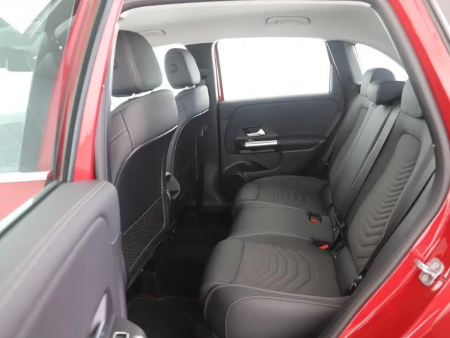 Mercedes-Benz B 220