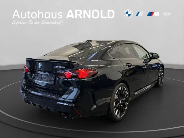 BMW 235