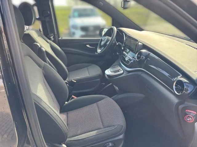 Mercedes-Benz V 220